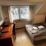Отель Tenova Koeln-neumarkt